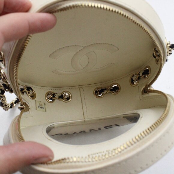 Pre-Owned *RARE, VINTAGE* Chanel La Pausa Lifesaver Crossbody Bag in Black/White - Picture 9 of 15